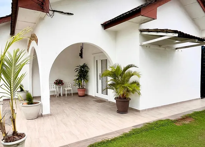 Beach Cottage Homestay Kemaman - Berado D Pampass